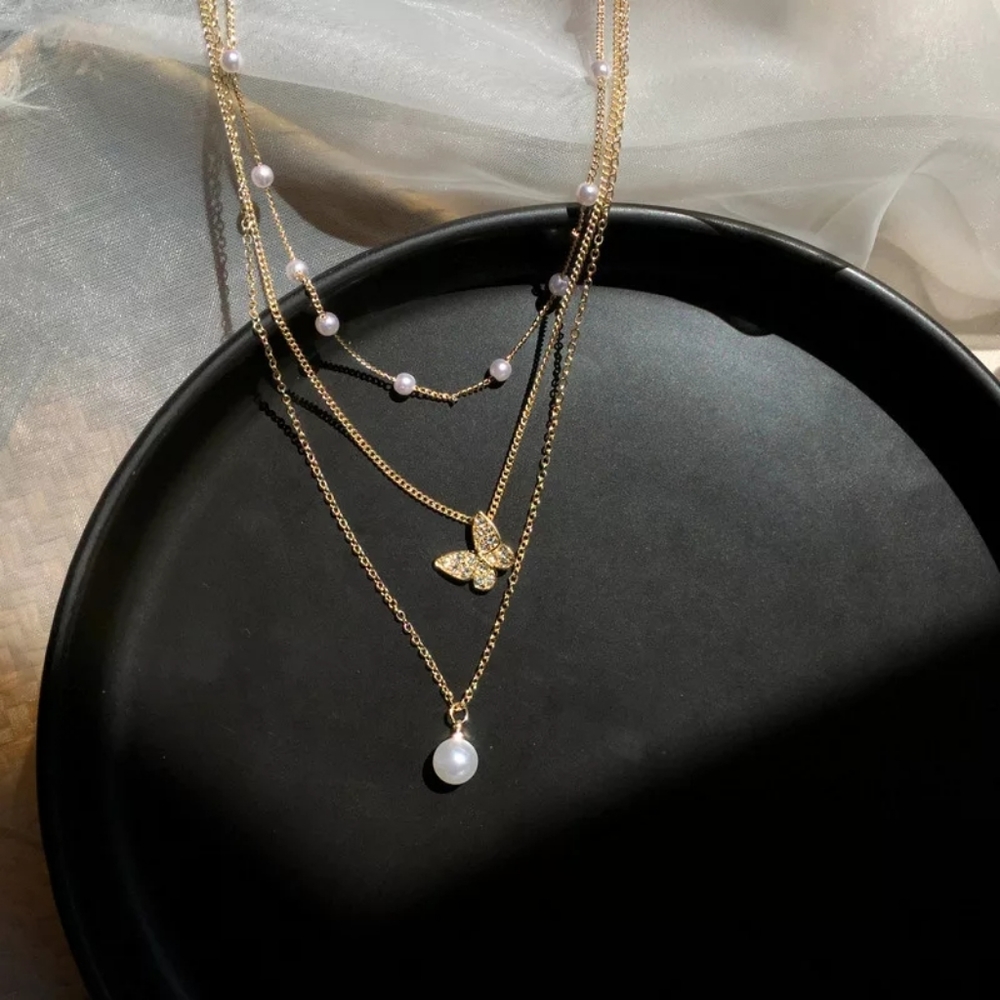 💎✨ Layered Butterfly Necklace - Picture 3 of 5